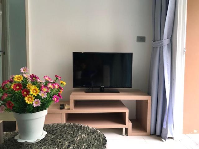 Atlantis Waterpark Apartment Pantai Jomtien Luaran gambar
