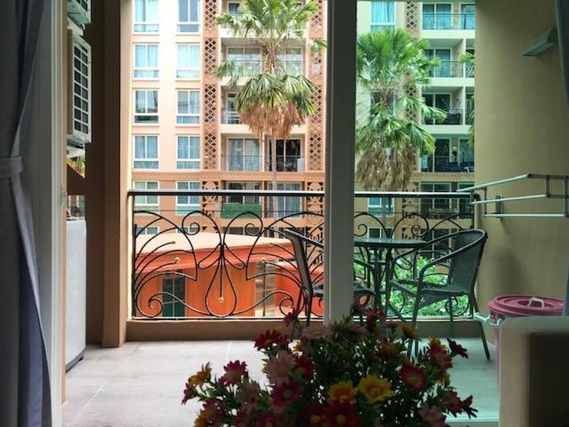 Atlantis Waterpark Apartment Pantai Jomtien Luaran gambar