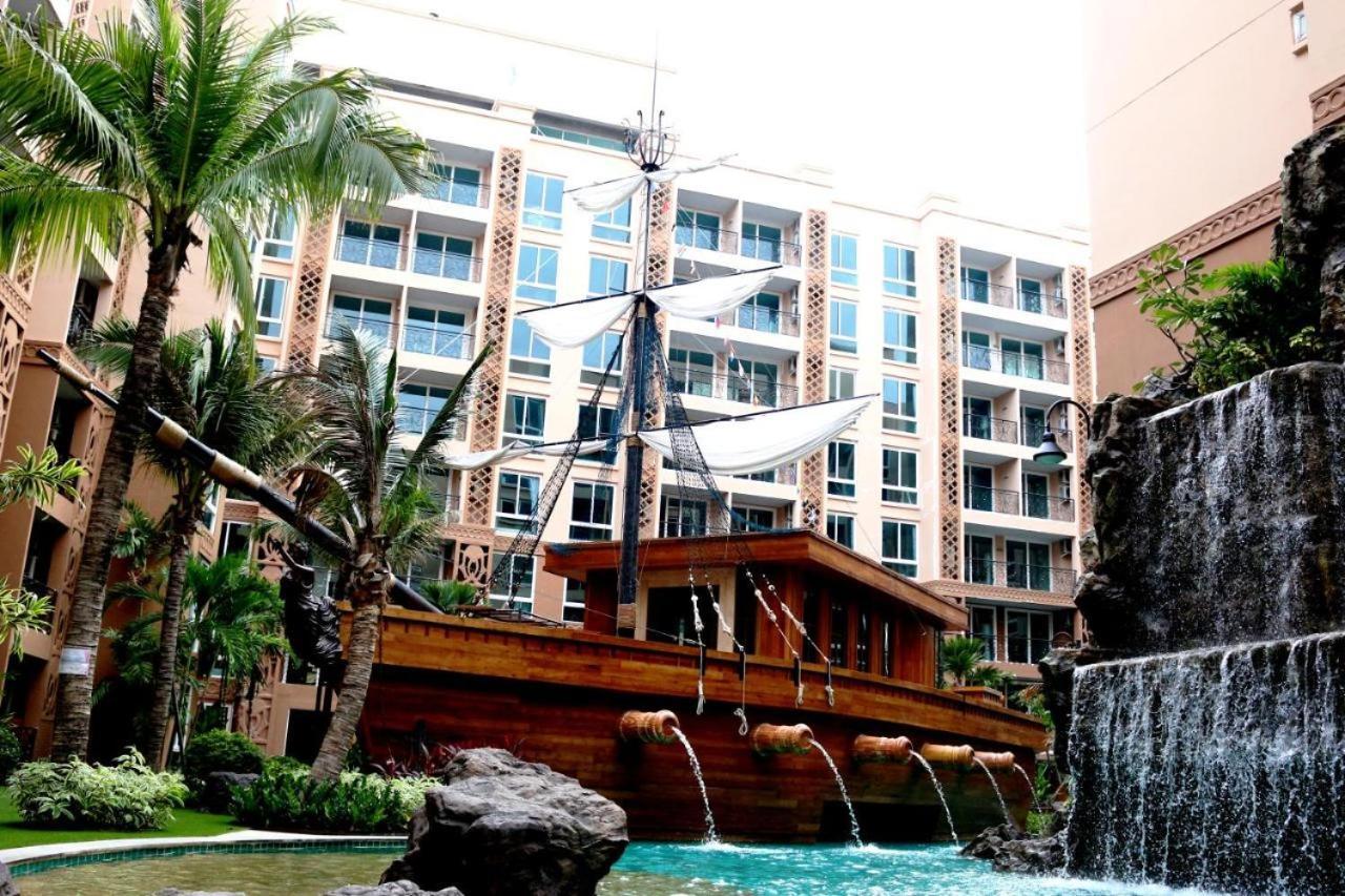 Atlantis Waterpark Apartment Pantai Jomtien Luaran gambar