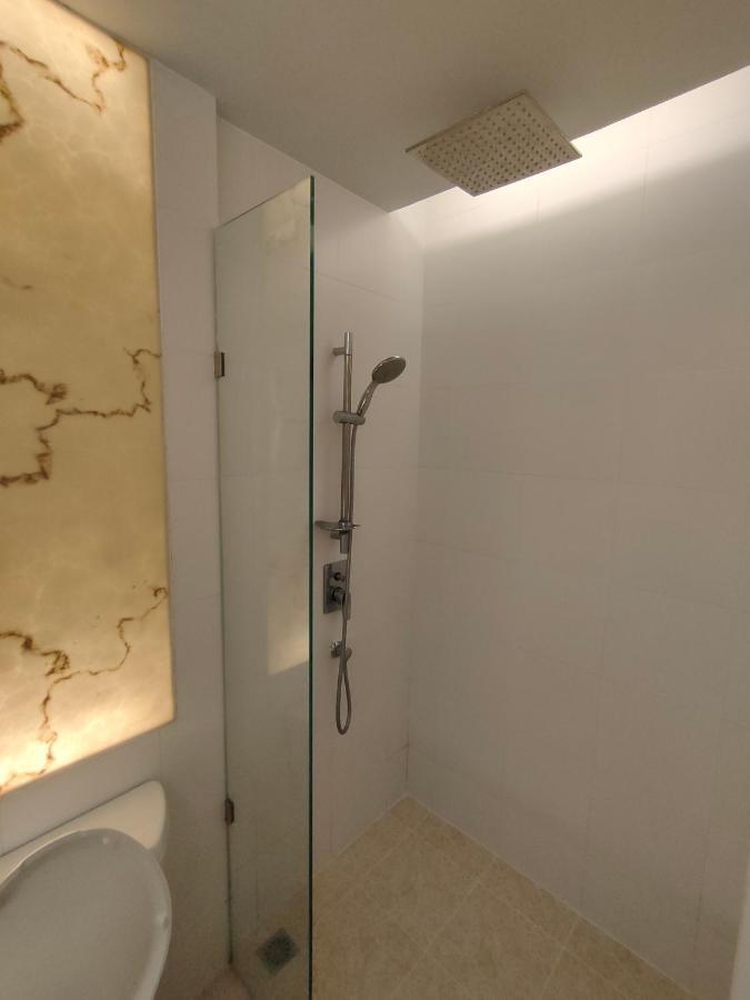 Atlantis Waterpark Apartment Pantai Jomtien Luaran gambar